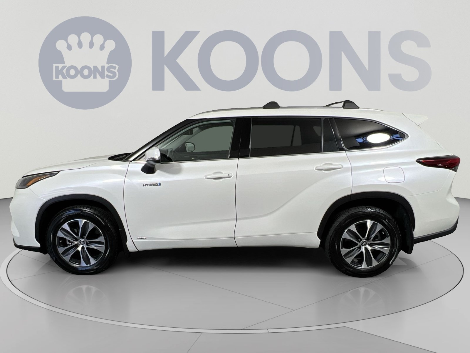 Used 2021 Toyota Highlander XLE AWD/4WD image 7