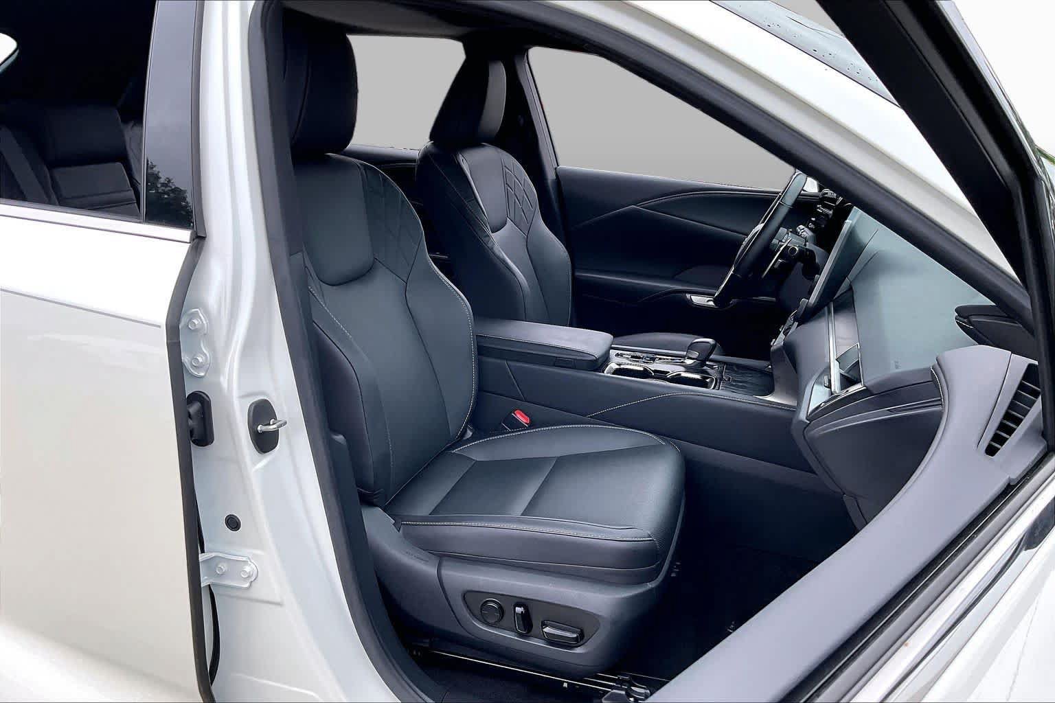 Used 2025 Lexus RX 350 Premium w/ Accessory Package (K3) FWD image 8