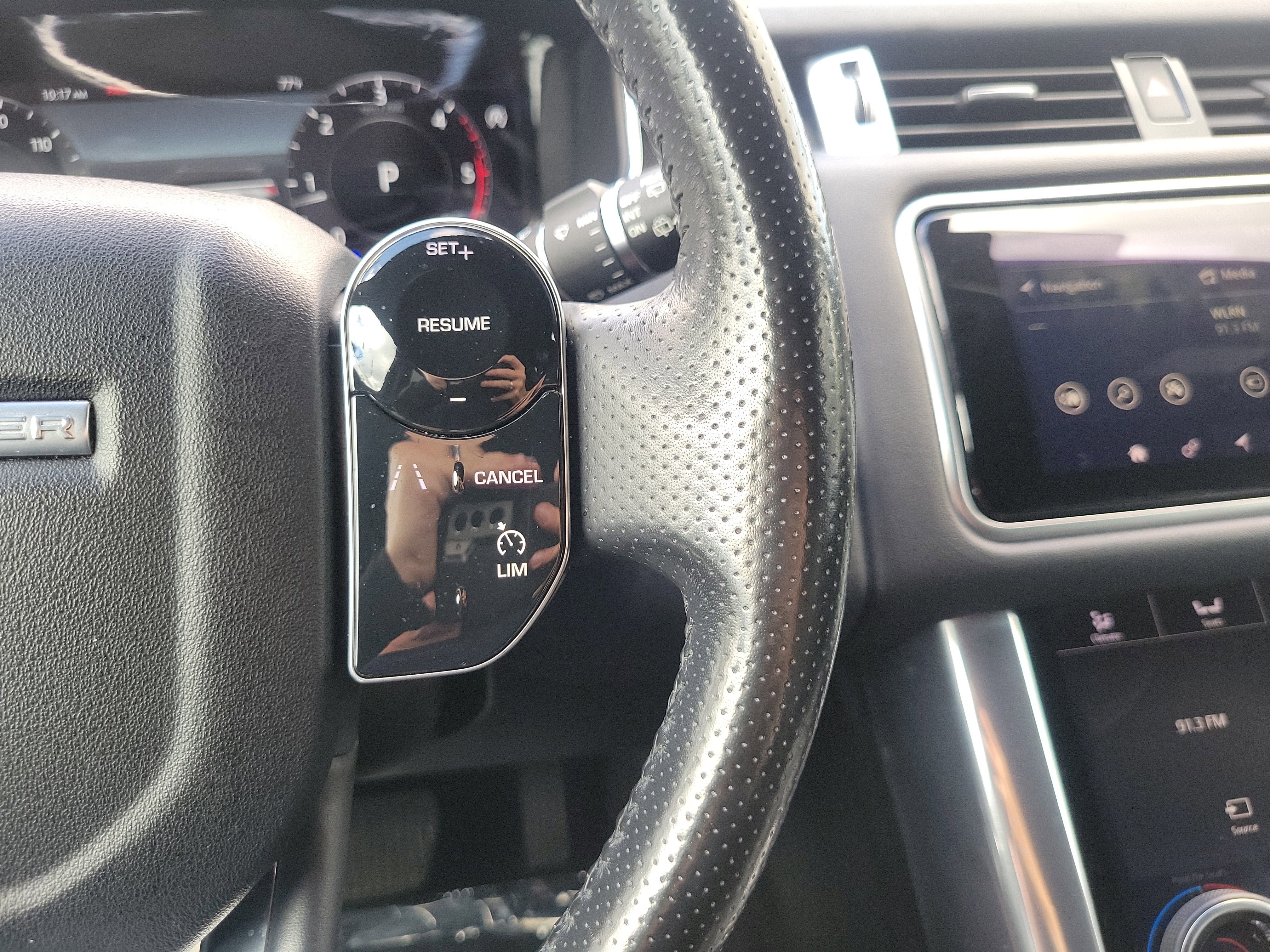 Used 2018 Land Rover Range Rover Sport SE AWD/4WD image 21