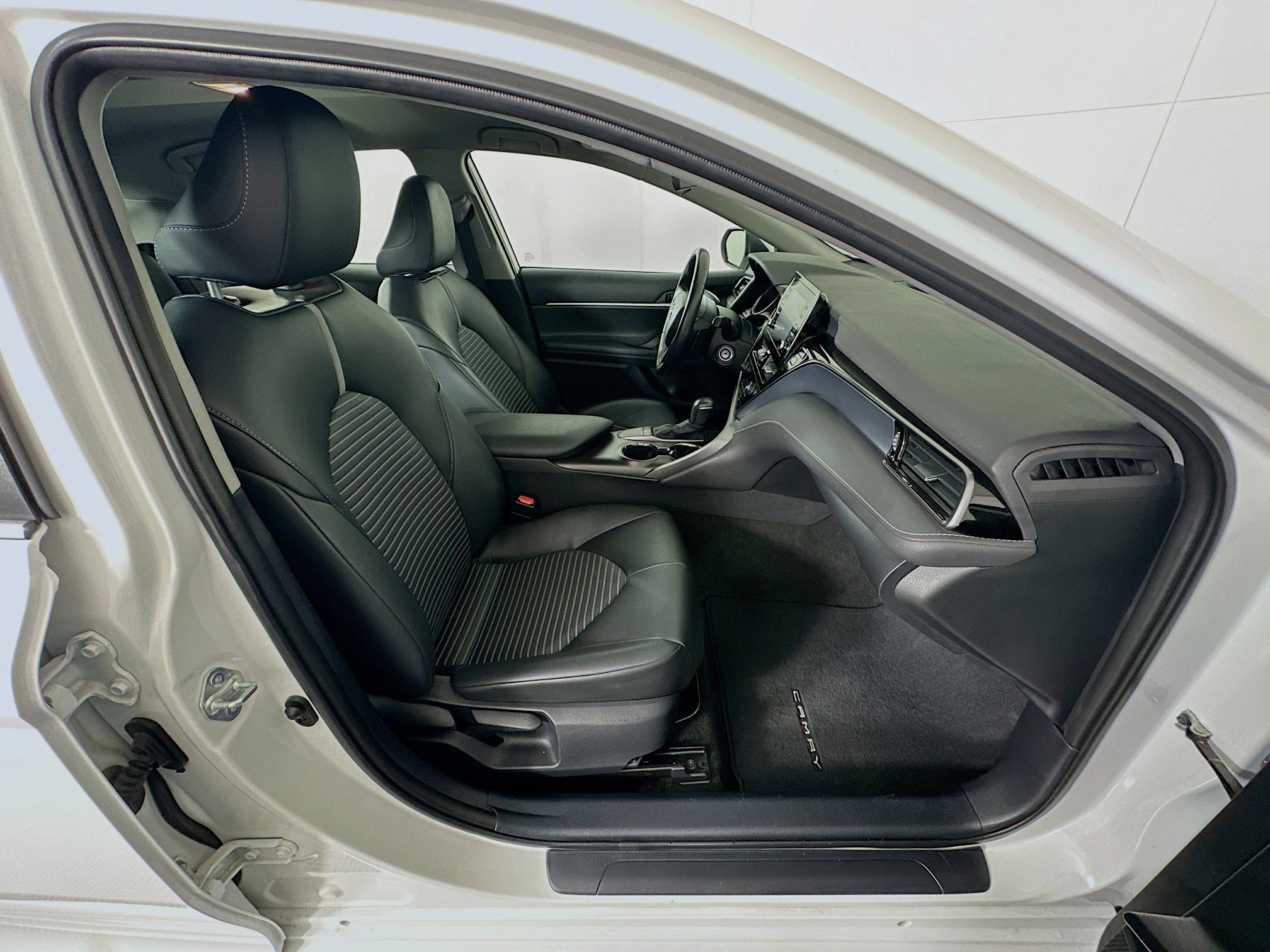 Used 2023 Toyota Camry SE FWD image 28