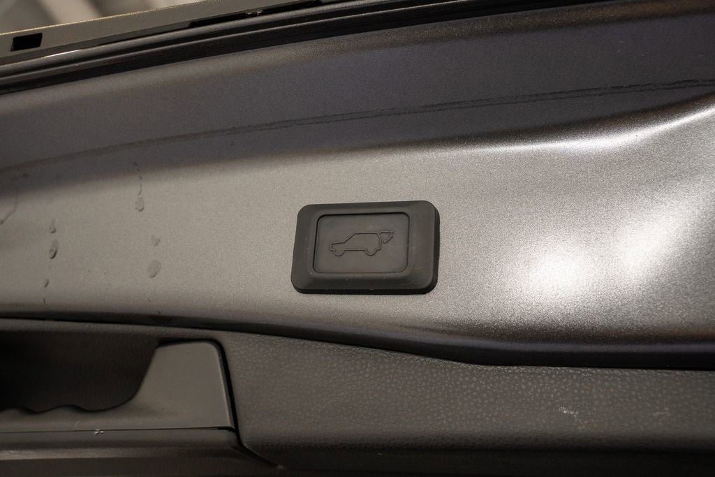 Used 2025 Toyota RAV4 XLE w/ Convenience Package image 6