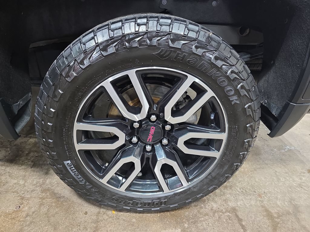 Used 2023 GMC Sierra 1500 AT4 w/ Technology Package AWD/4WD image 30