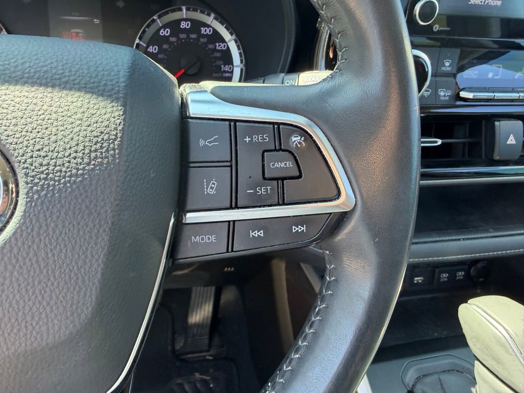 Used 2020 Toyota Highlander LE image 26