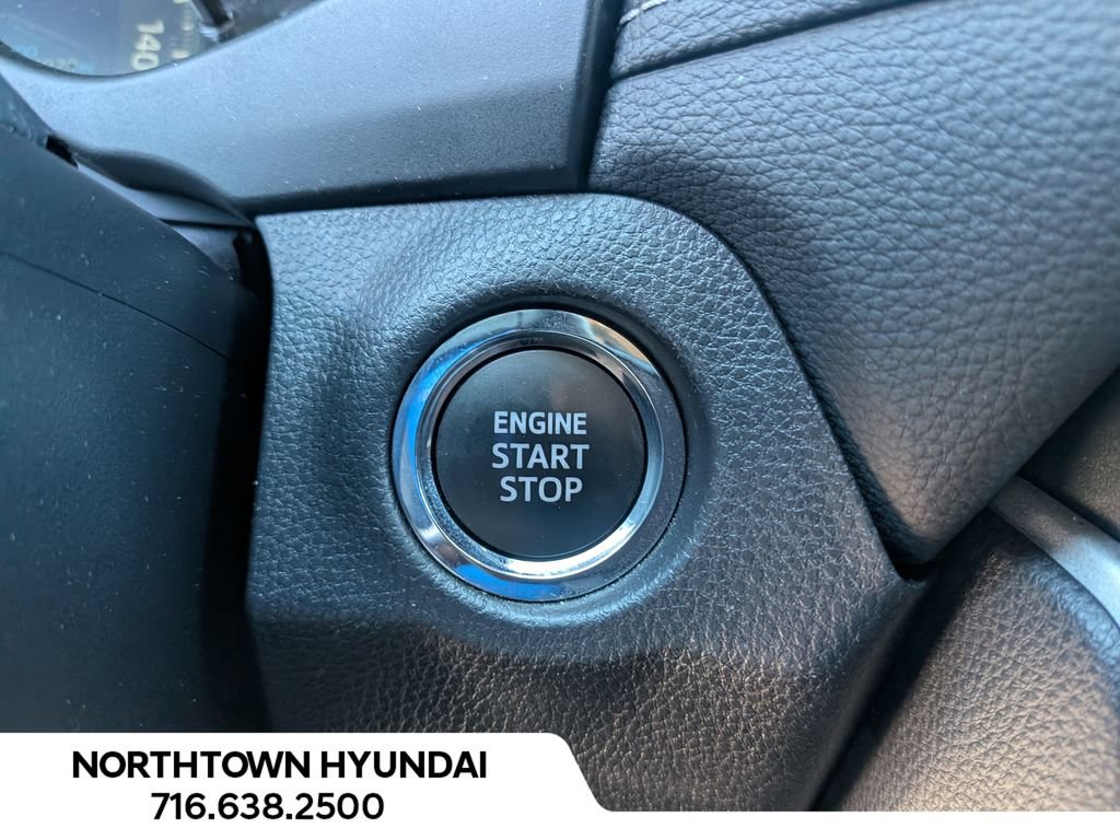 Used 2025 Toyota RAV4 XLE AWD/4WD image 18