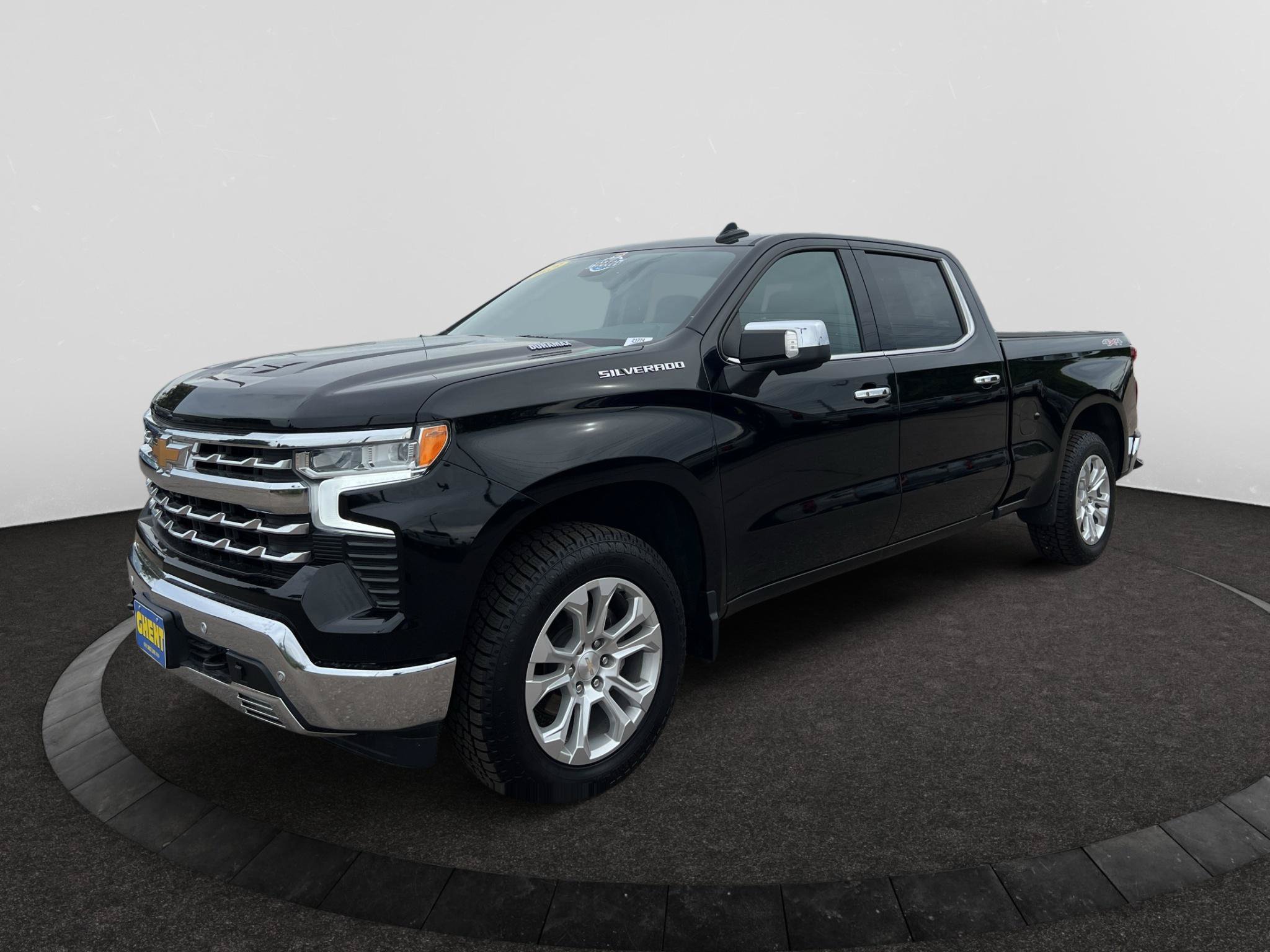 Used 2023 Chevrolet Silverado 1500 LTZ AWD/4WD image 2