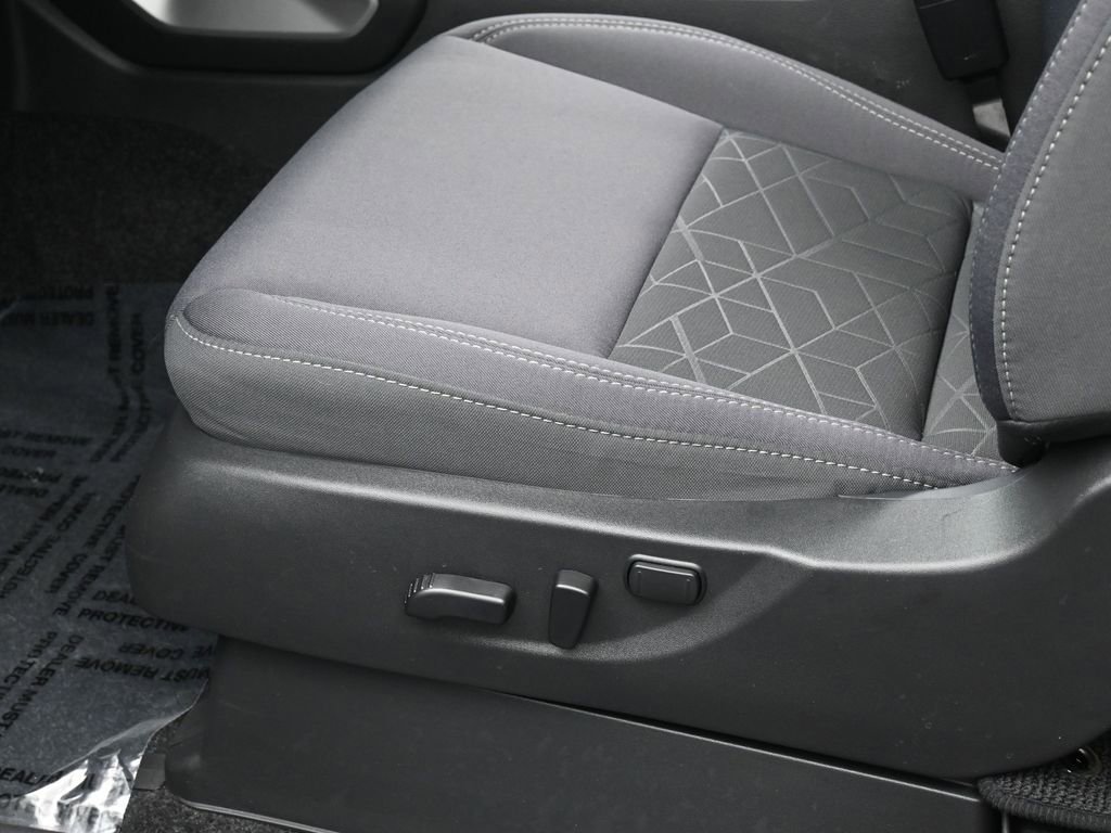 Used 2025 Nissan Frontier SV image 13