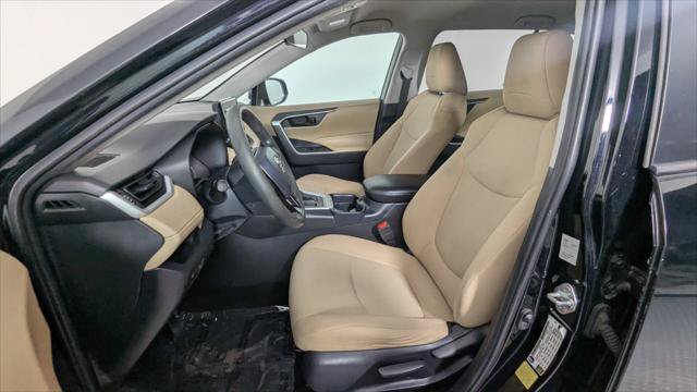Used 2020 Toyota RAV4 LE FWD image 12