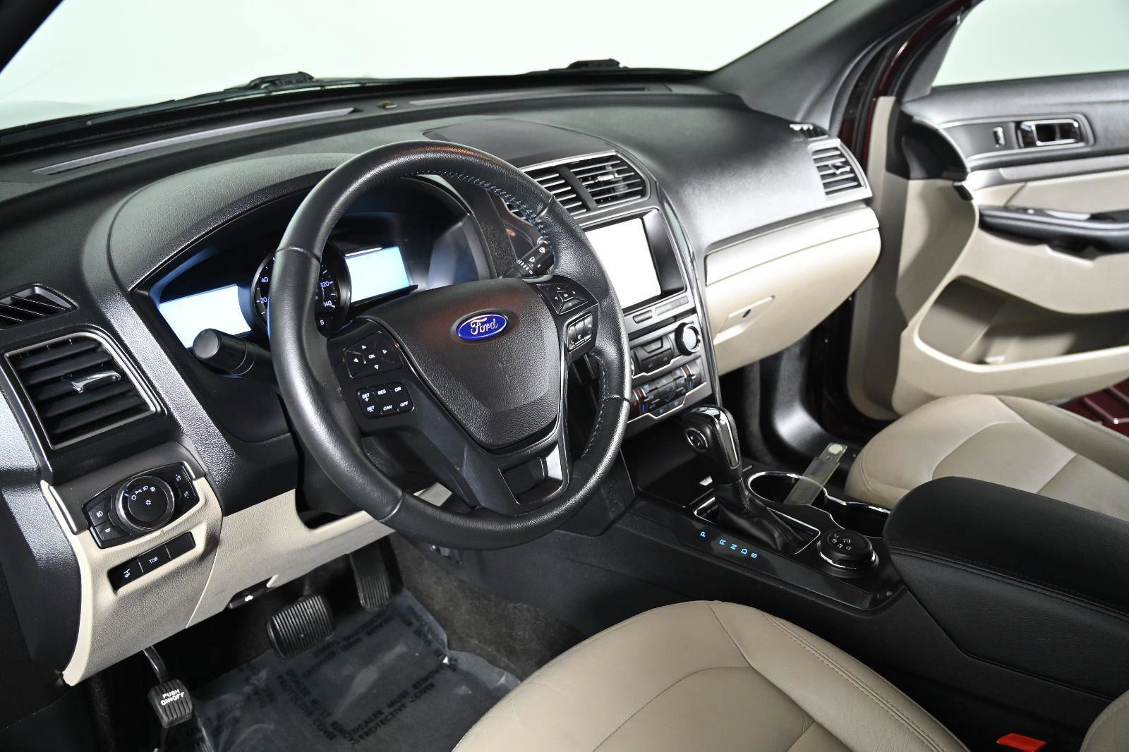 Used 2018 Ford Explorer XLT w/ Equipment Group 202A image 10