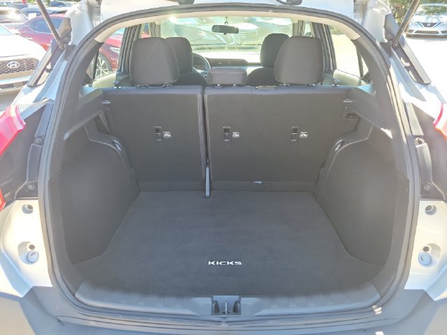 Used 2018 Nissan Kicks SV FWD image 10