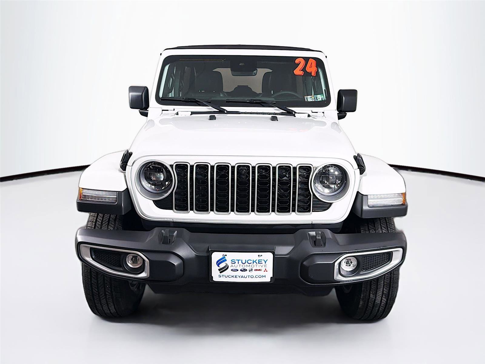 Used 2024 Jeep Wrangler Sahara w/ Technology Group image 2