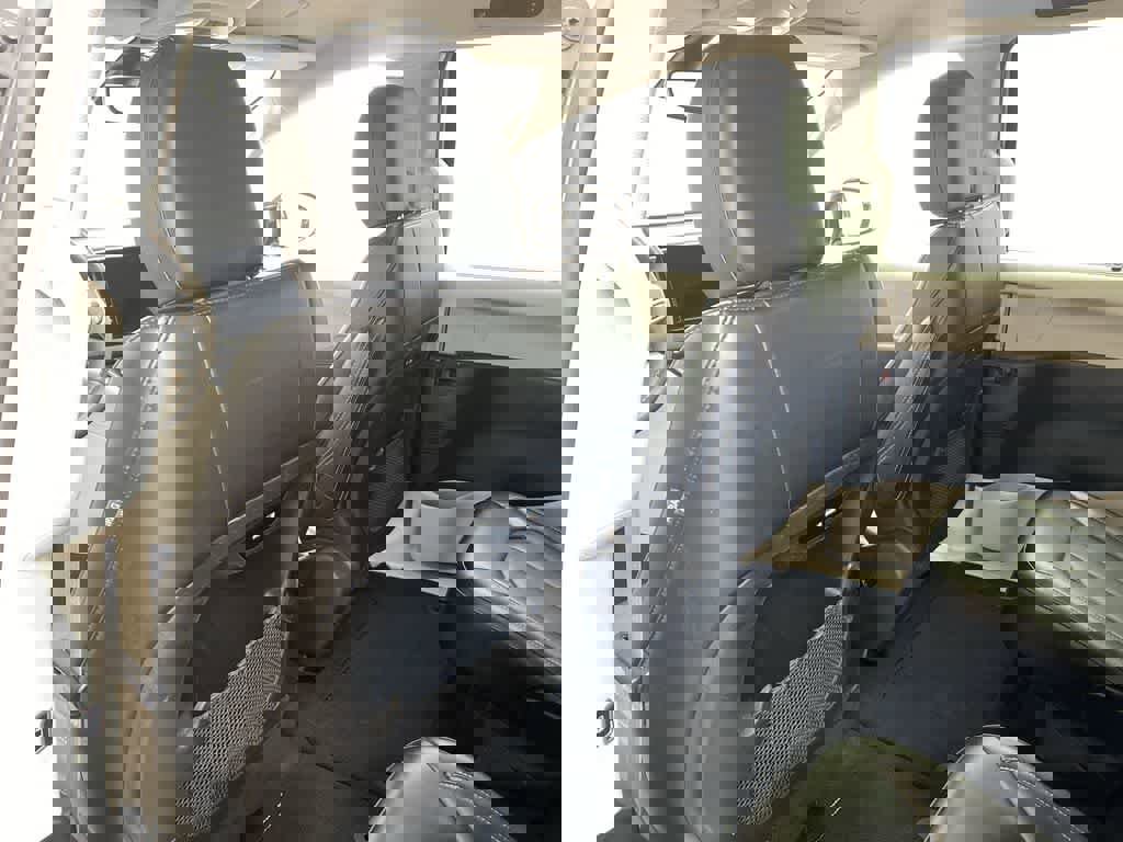 Used 2024 Chrysler Pacifica Touring-L image 17