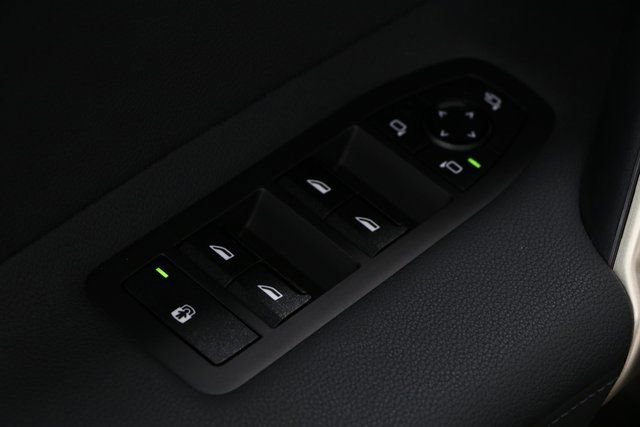 Used 2025 BMW iX xDrive50 image 17