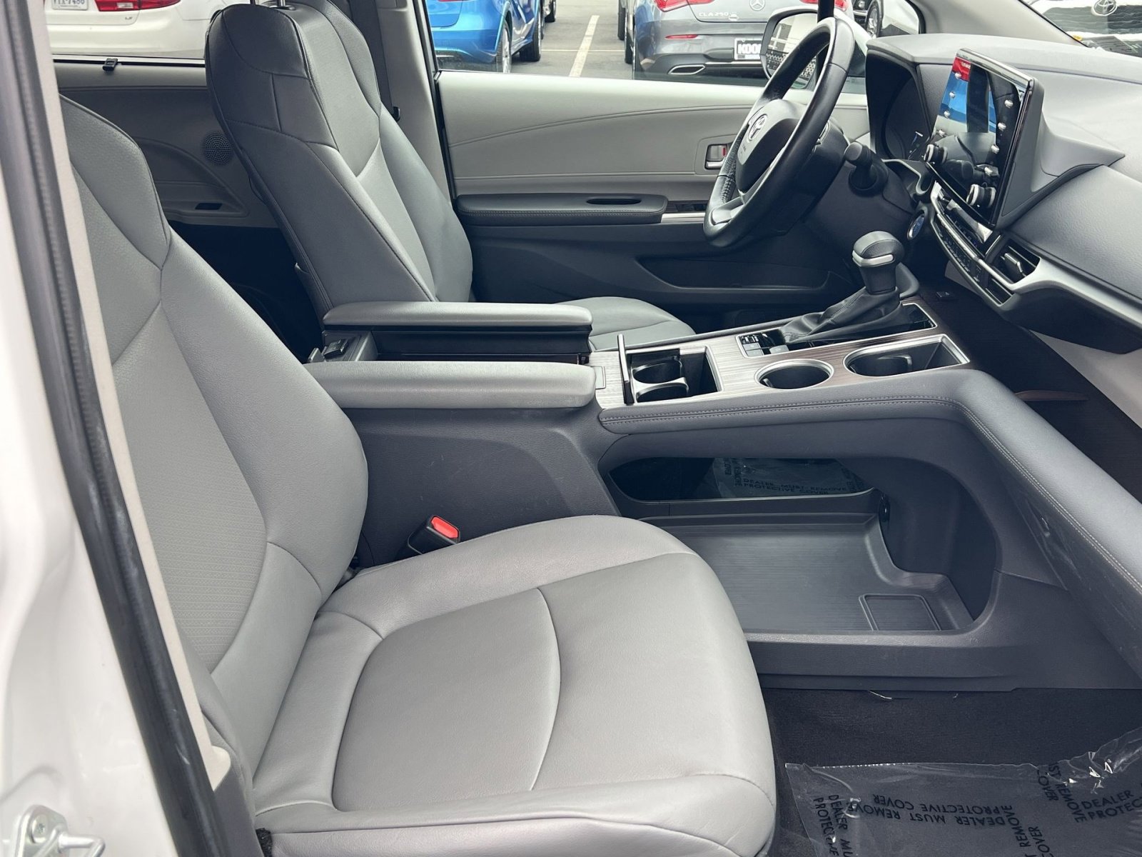 Used 2024 Toyota Sienna XLE image 28