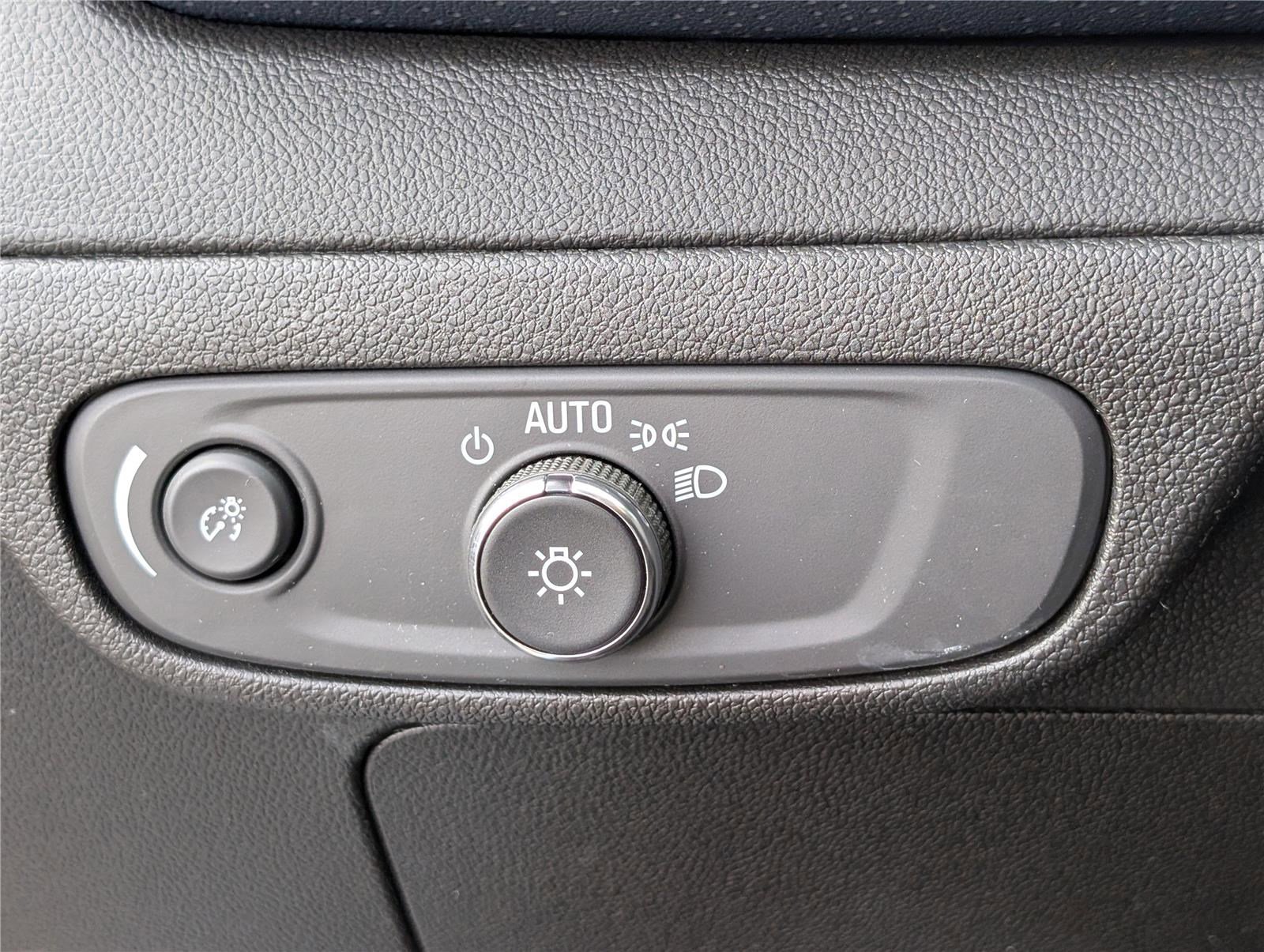 Used 2023 Chevrolet Bolt EUV Premier image 21