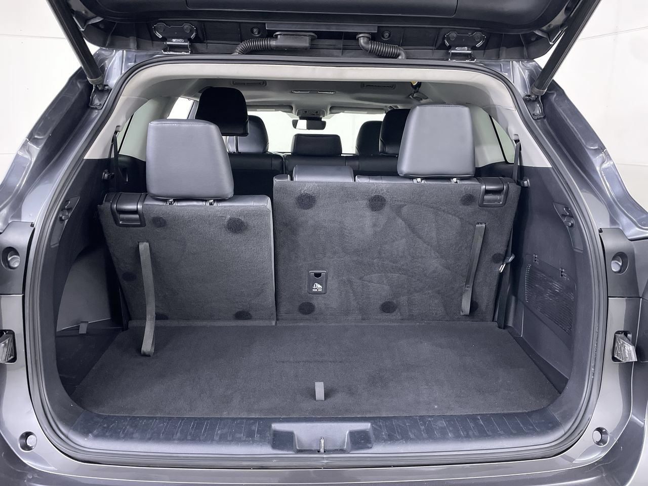 Used 2020 Toyota Highlander XLE AWD/4WD image 23