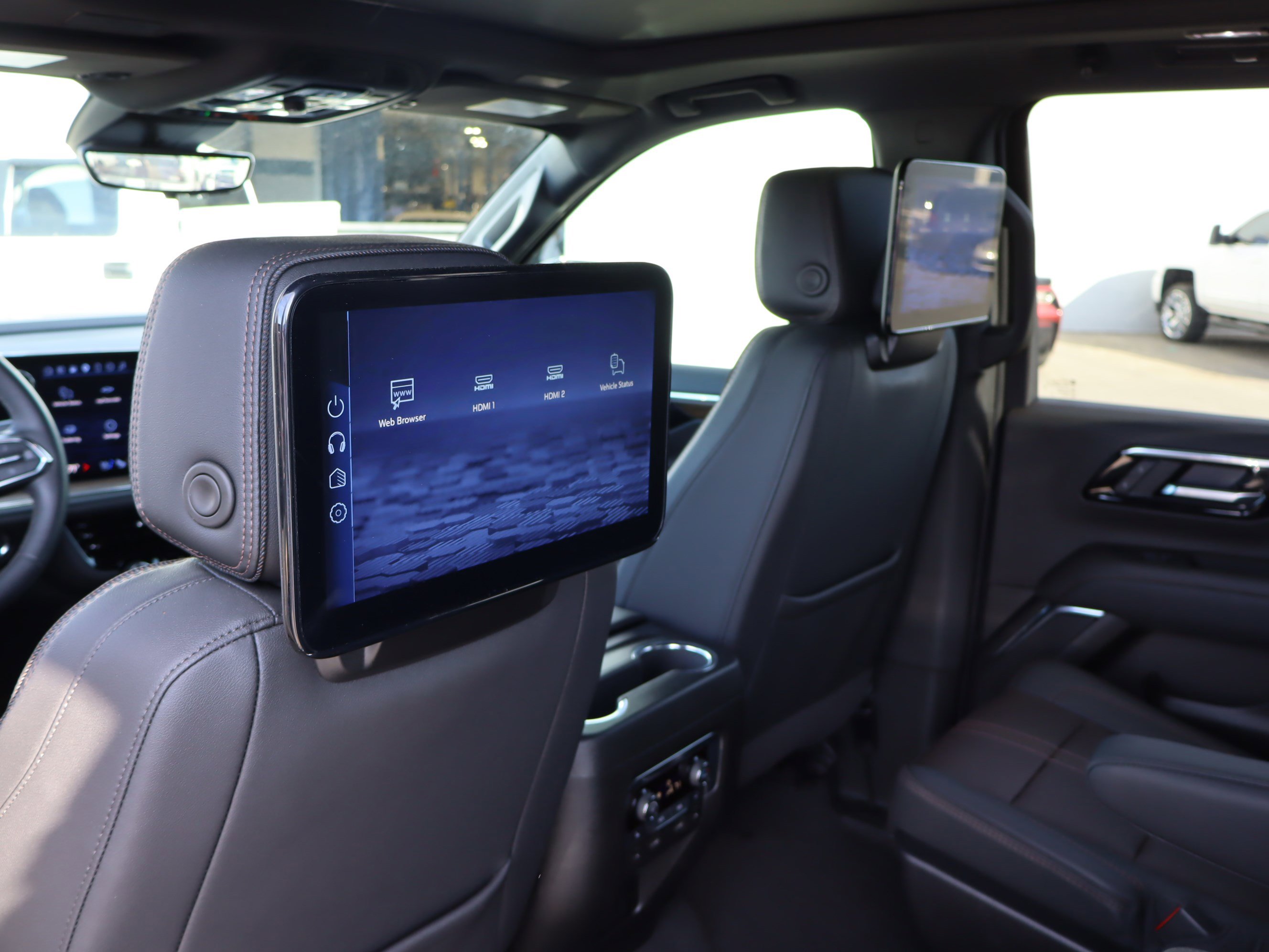 Used 2026 Chevrolet Suburban High Country AWD/4WD image 14