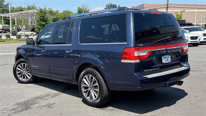 Used 2016 Lincoln Navigator L Select AWD/4WD image 4