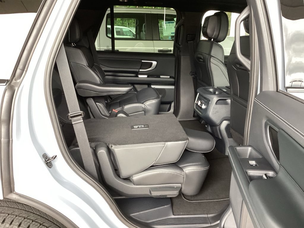 New 2026 Ford Expedition Platinum w/ Stealth Appearance Package AWD/4WD image 52