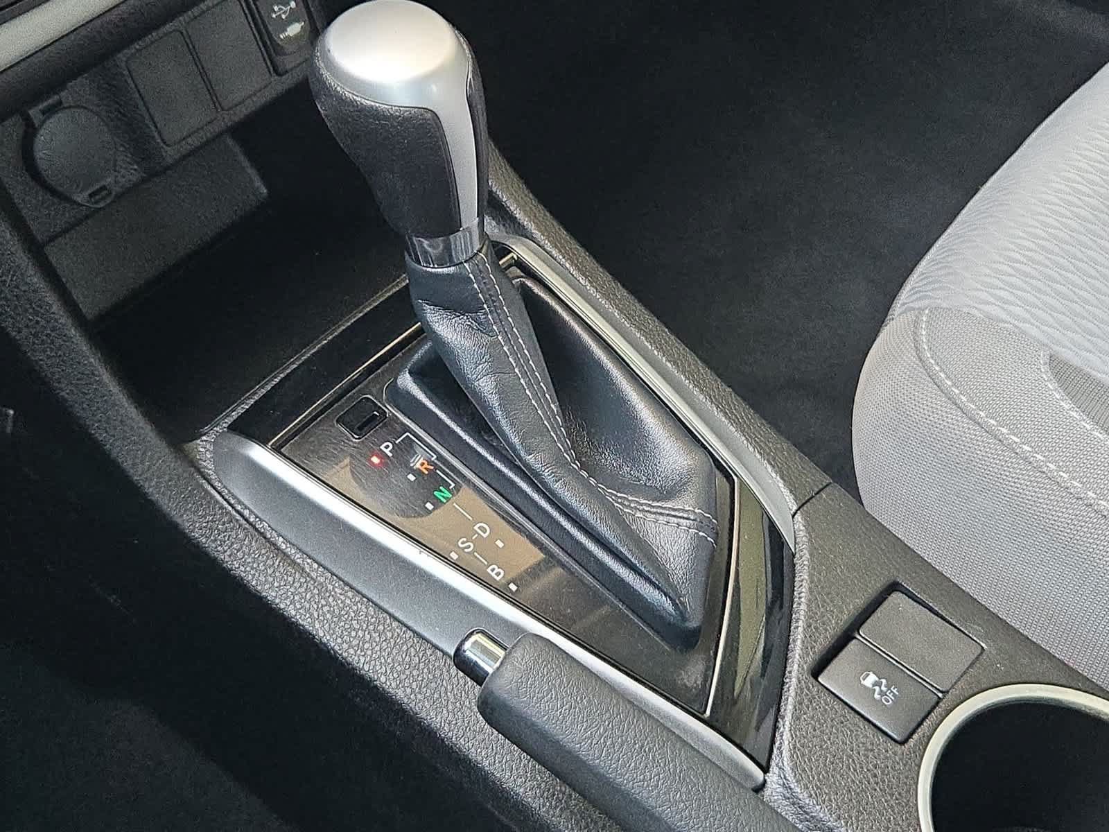Used 2019 Toyota Corolla LE w/ Carpet Mat Package (TMS) FWD image 31
