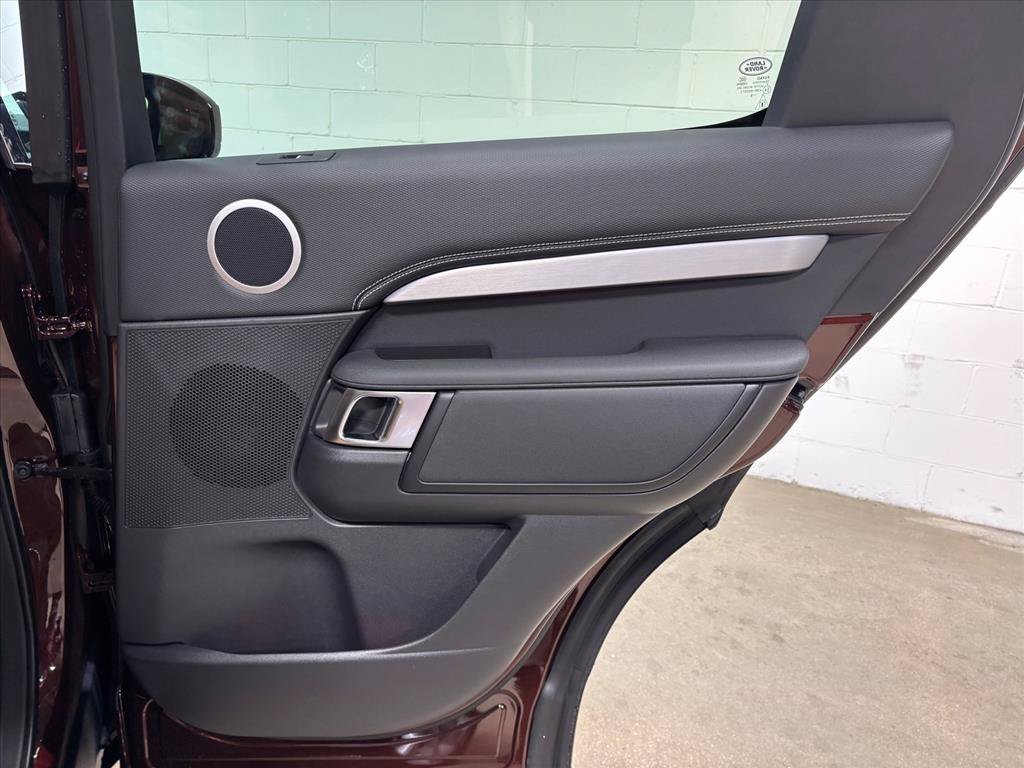 New 2026 Land Rover Discovery Limited Edition AWD/4WD image 39