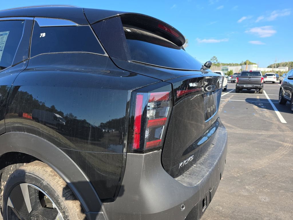 New 2026 Nissan Kicks SR FWD image 36