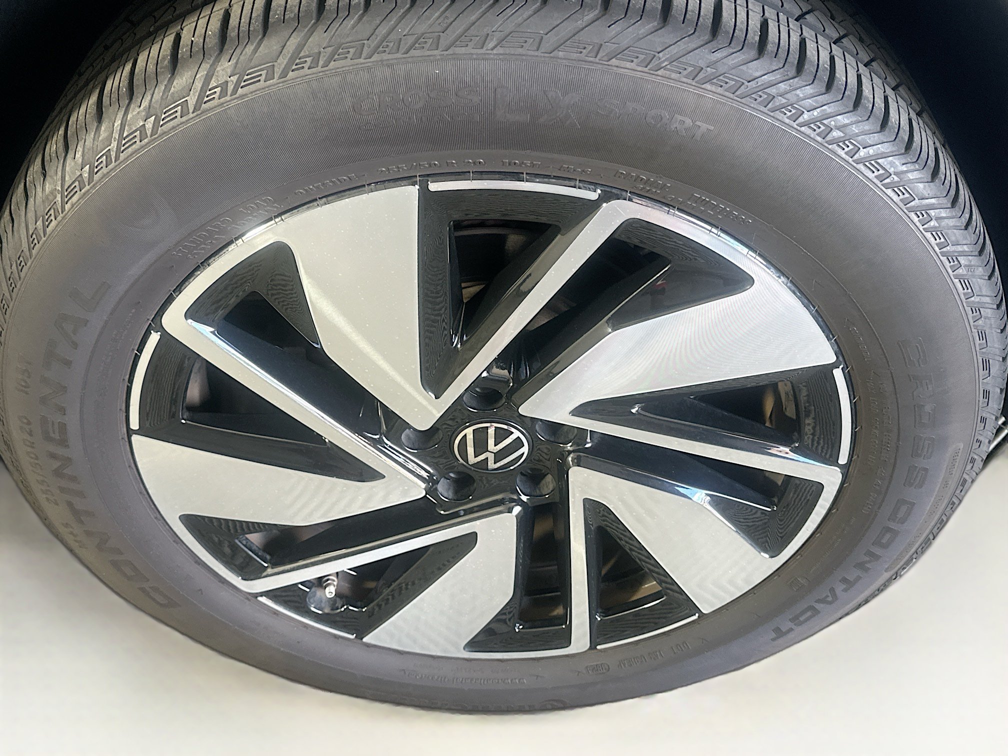Used 2025 Volkswagen Atlas SE FWD image 11