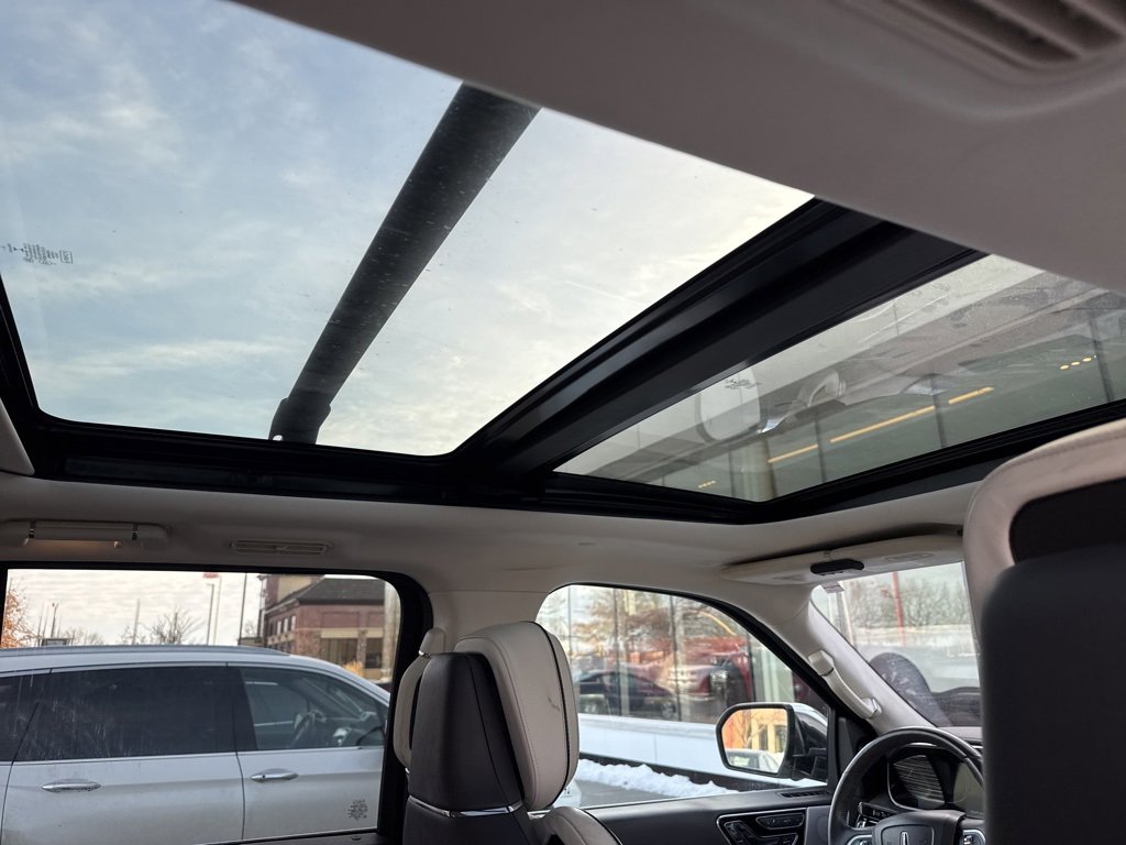 Used 2020 Lincoln Navigator Black Label w/ Cargo Convenience Package image 7