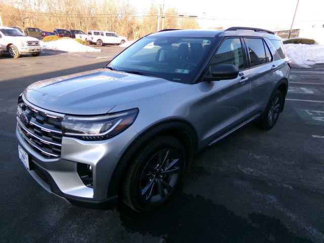 Used 2025 Ford Explorer Active w/ Active Comfort Package image 5