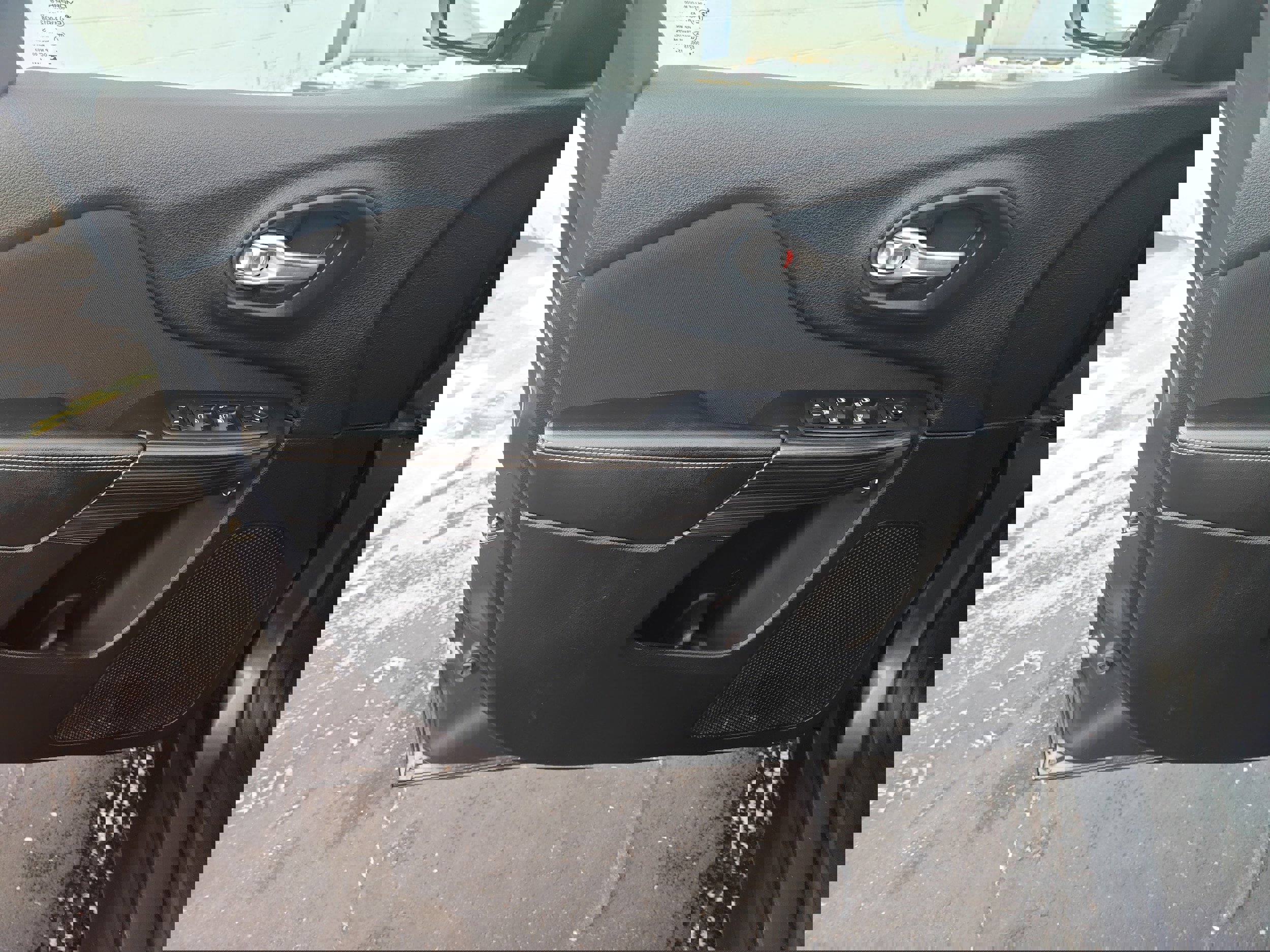 Used 2016 Jeep Cherokee Latitude w/ Cold Weather Group image 13