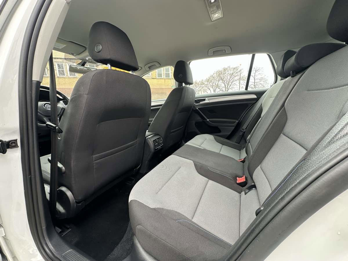 Used 2016 Volkswagen e-Golf SE image 17