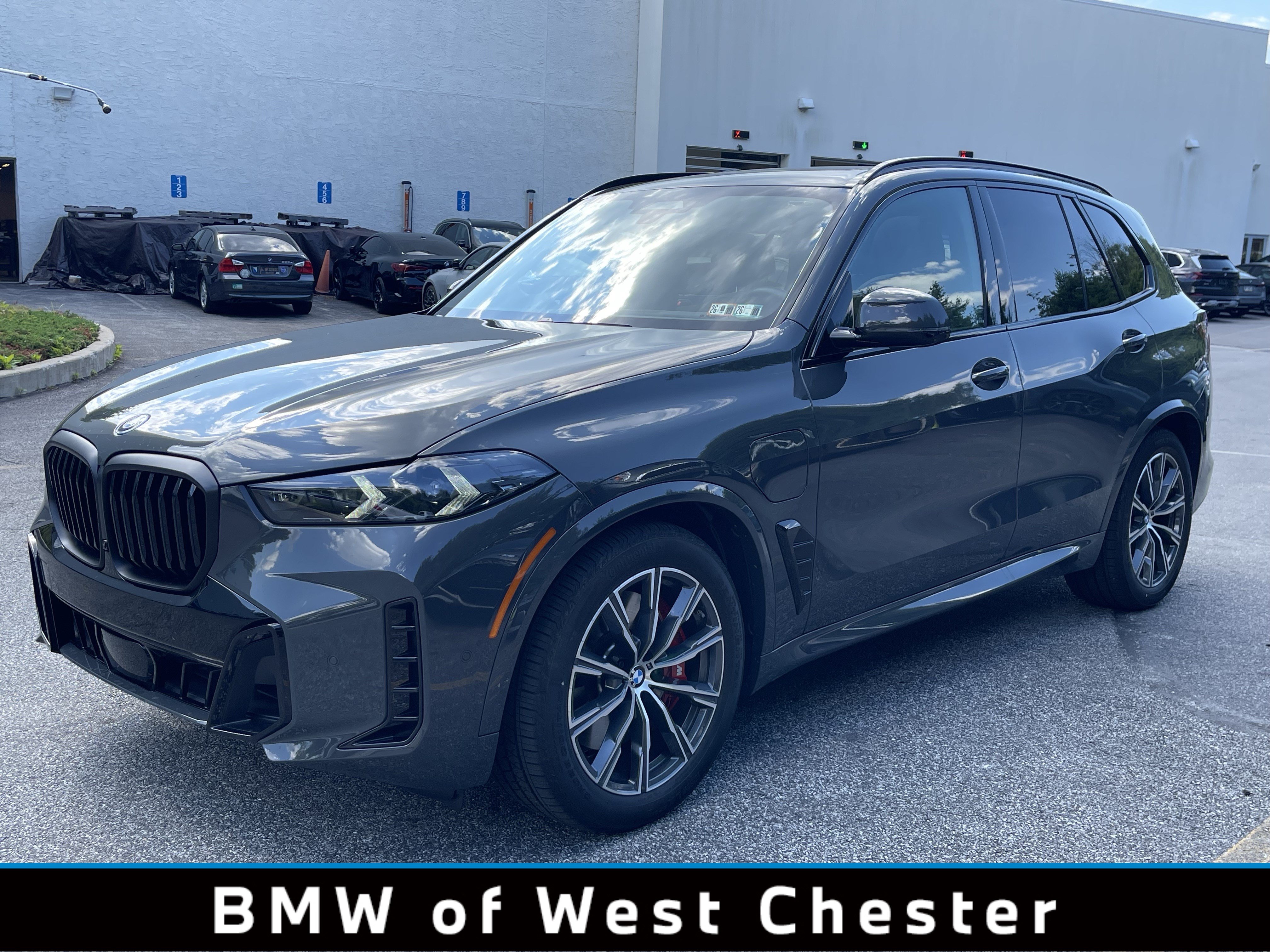 Used 2026 BMW X5 xDrive50e w/ M Sport Package AWD/4WD image 1