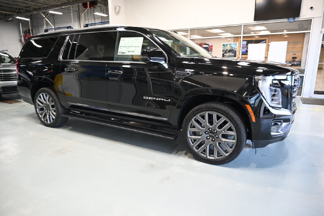 New 2026 GMC Yukon XL Denali Ultimate AWD/4WD image 9