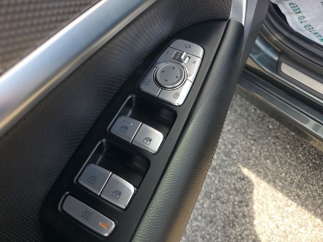 Used 2023 Genesis G70 3.3T RWD image 20