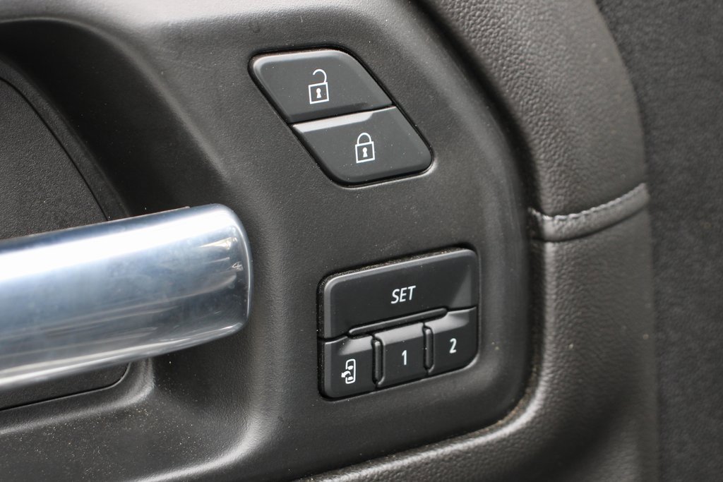 Used 2023 Chevrolet Silverado 3500 LTZ w/ LTZ Convenience Package image 18