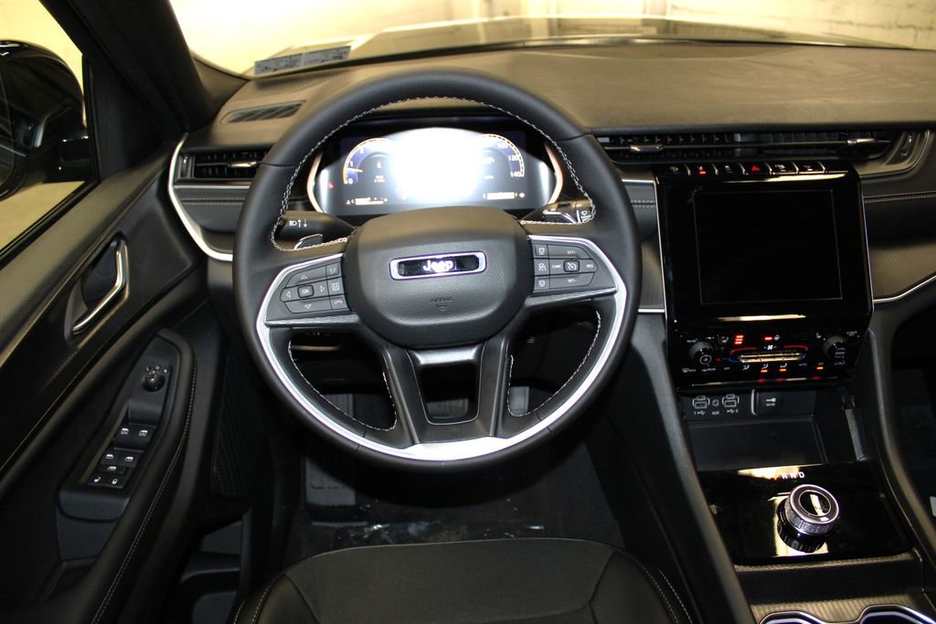 New 2025 Jeep Grand Cherokee Altitude image 12