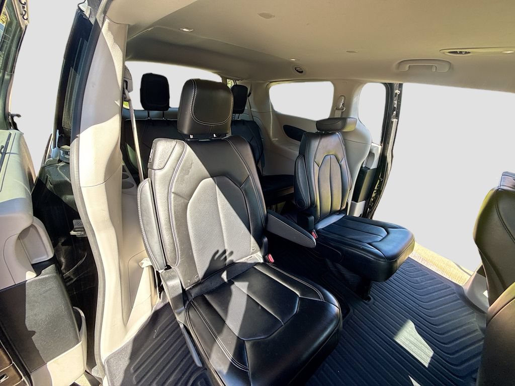 Used 2024 Chrysler Pacifica Touring-L FWD image 27