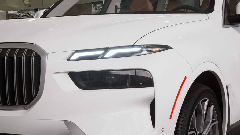 Used 2026 BMW X7 xDrive40i w/ Premium Package image 33