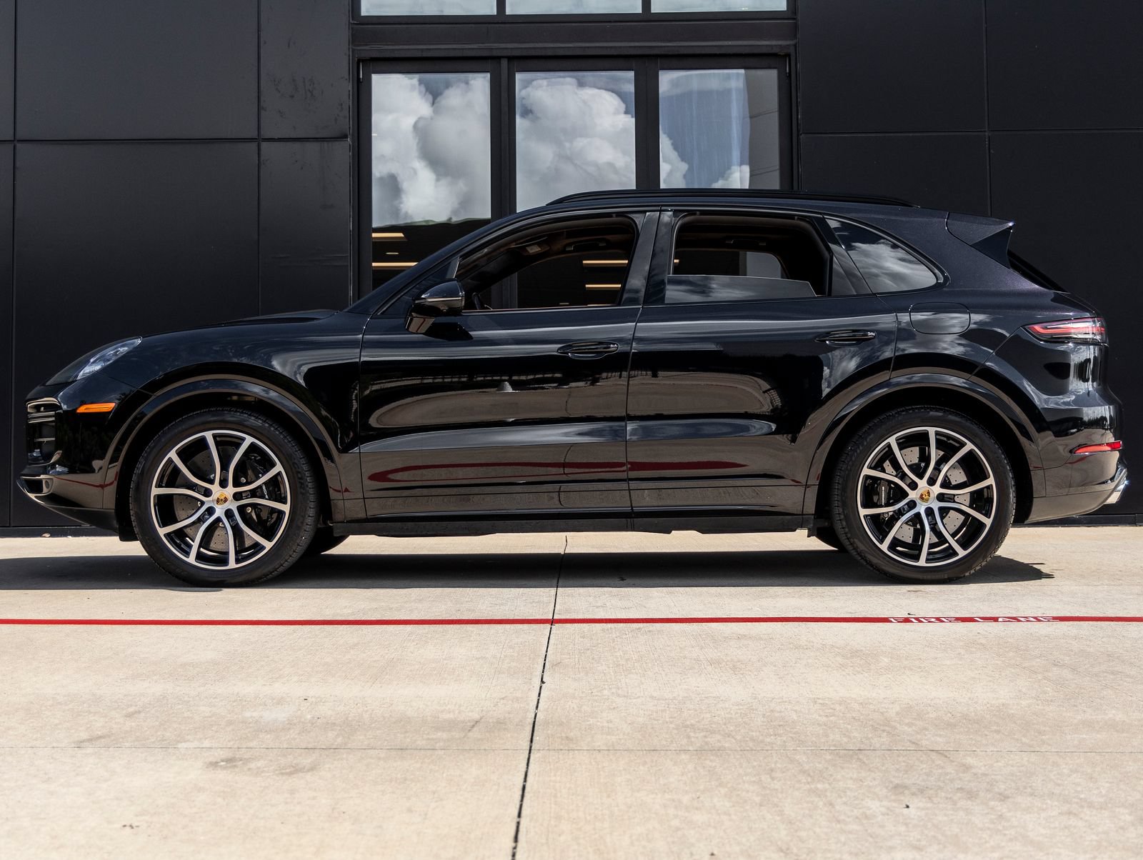 Certified 2021 Porsche Cayenne Turbo S AWD/4WD image 2