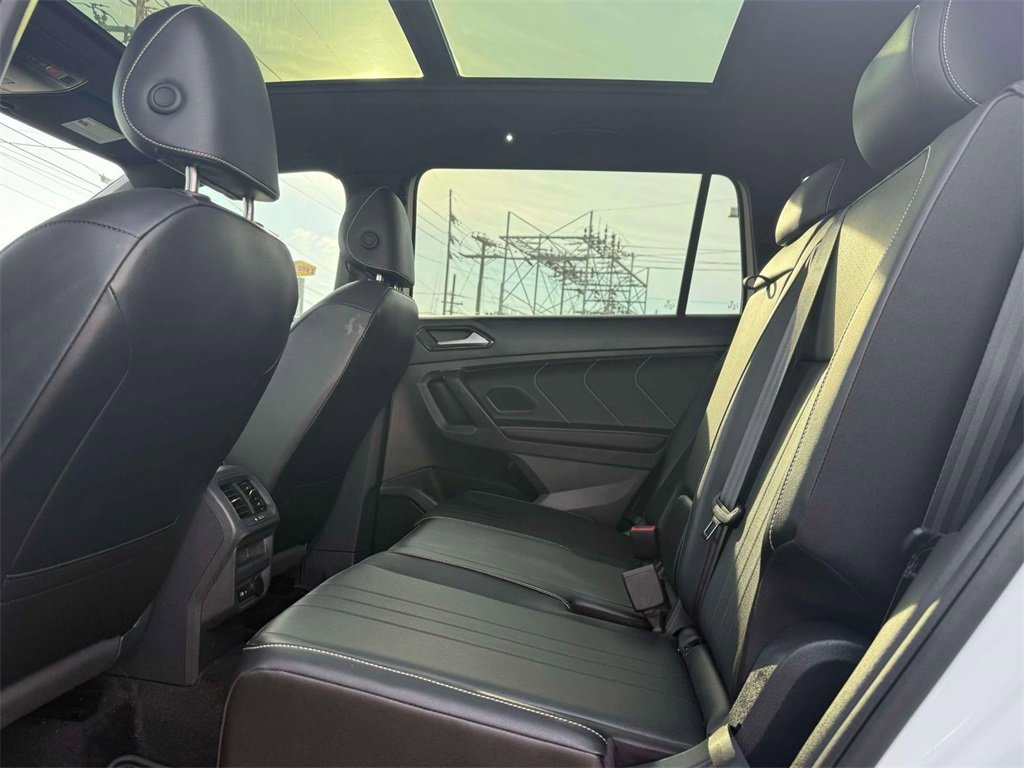 Certified 2024 Volkswagen Tiguan SE R-Line image 24