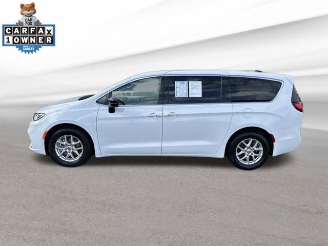 Used 2024 Chrysler Pacifica Touring-L image 4