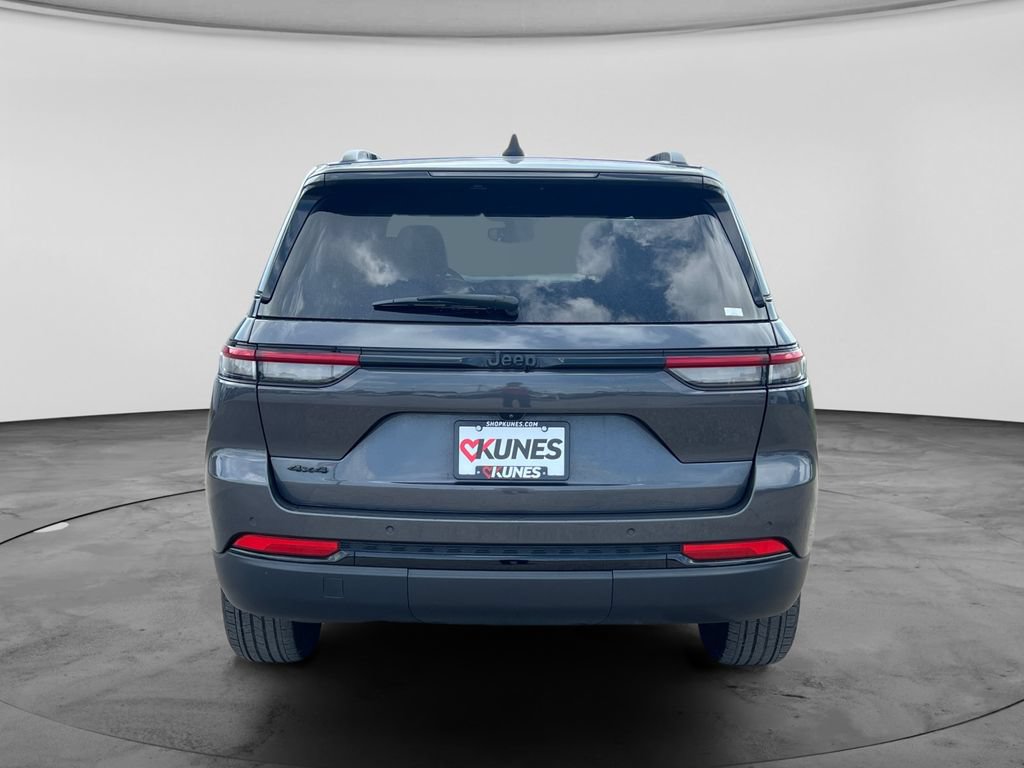 Used 2024 Jeep Grand Cherokee Altitude AWD/4WD image 9