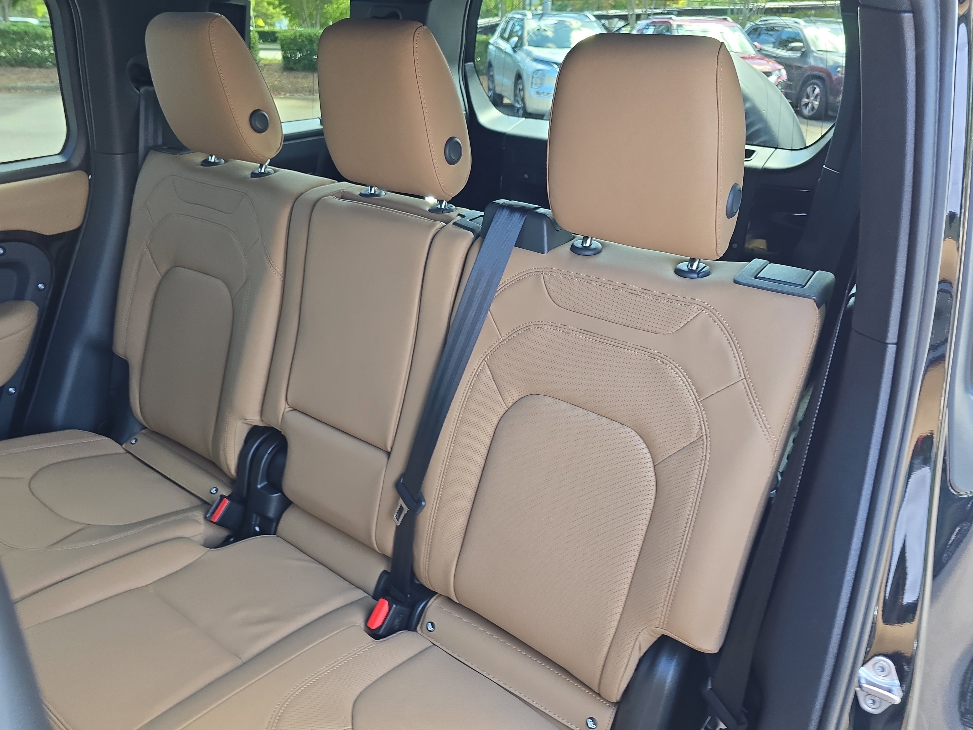 New 2026 Land Rover Defender 110 S image 13