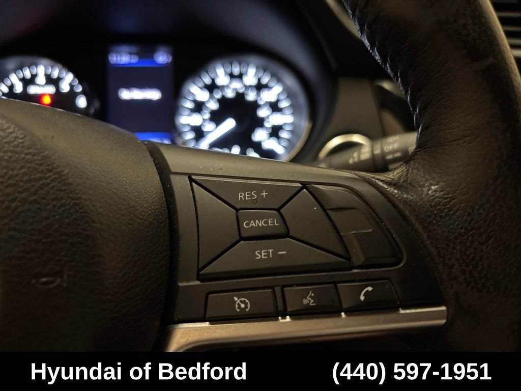 Used 2018 Nissan Rogue SV AWD/4WD image 18