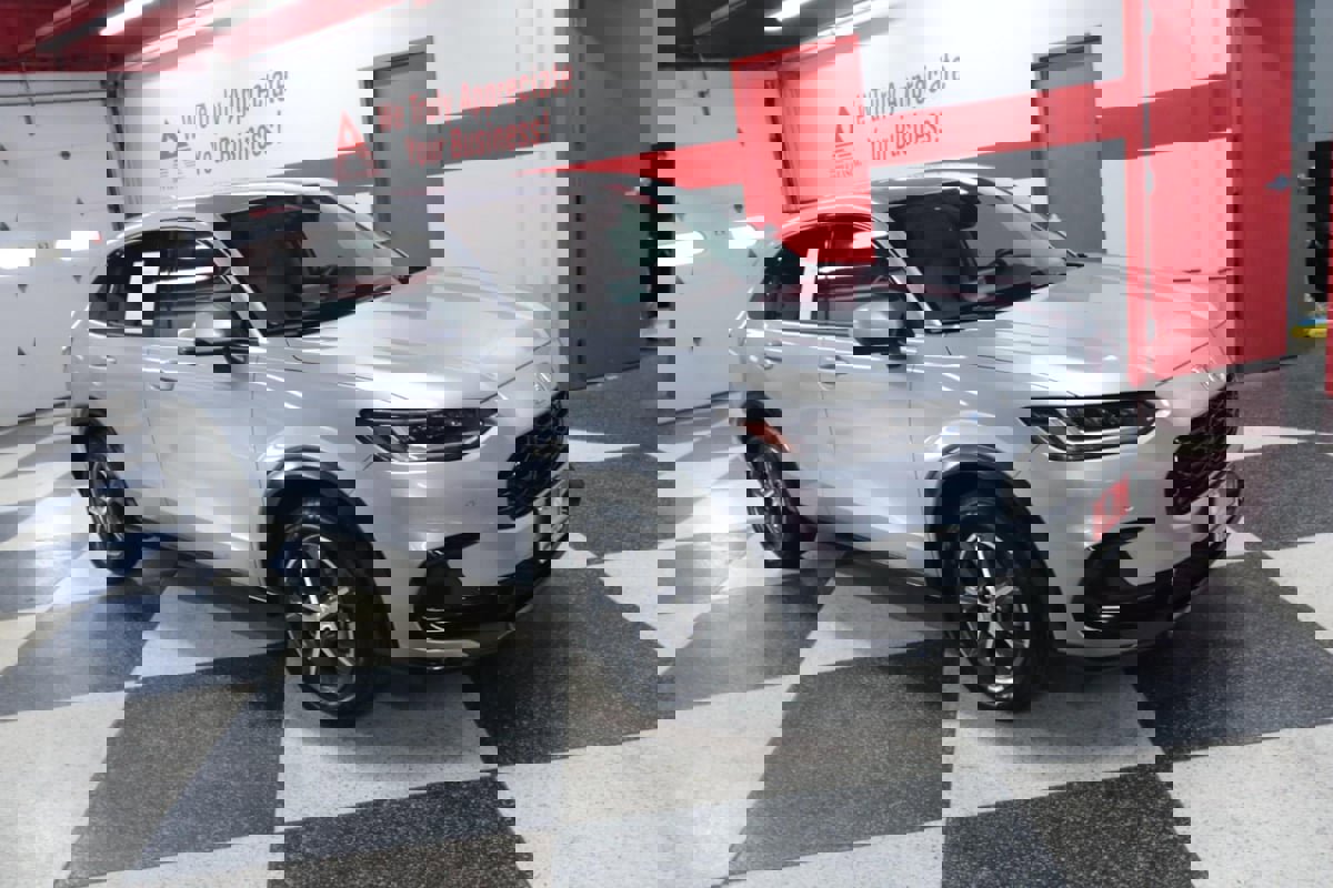 Used 2023 Honda HR-V EX-L image 3