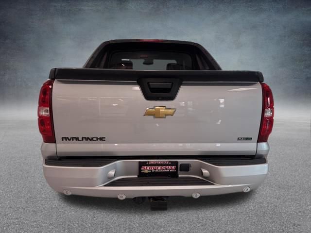 Used 2011 Chevrolet Avalanche LTZ image 8