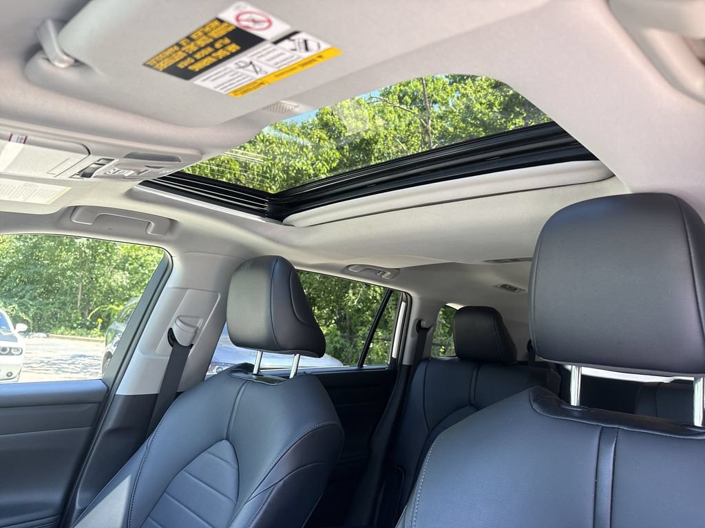 Used 2021 Toyota Highlander XLE AWD/4WD image 16