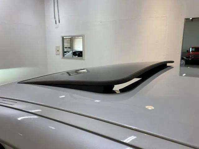 Used 2025 BMW 530i w/ Premium Package RWD image 98