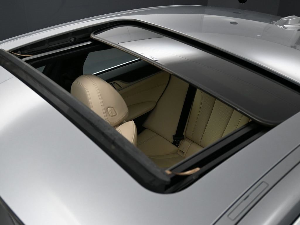 Used 2023 BMW i4 eDrive35 w/ Premium Package image 9