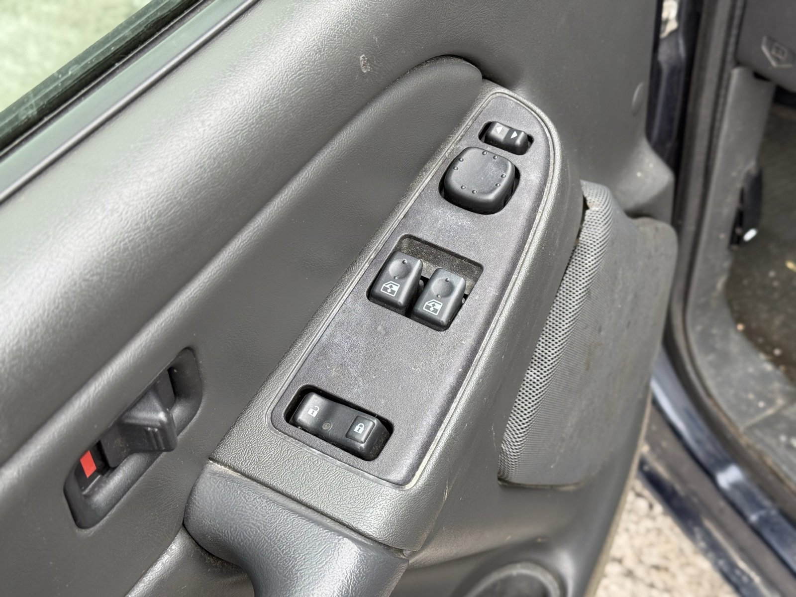 Used 2005 Chevrolet Silverado 1500 Z71 w/ Light Duty Power Package image 12