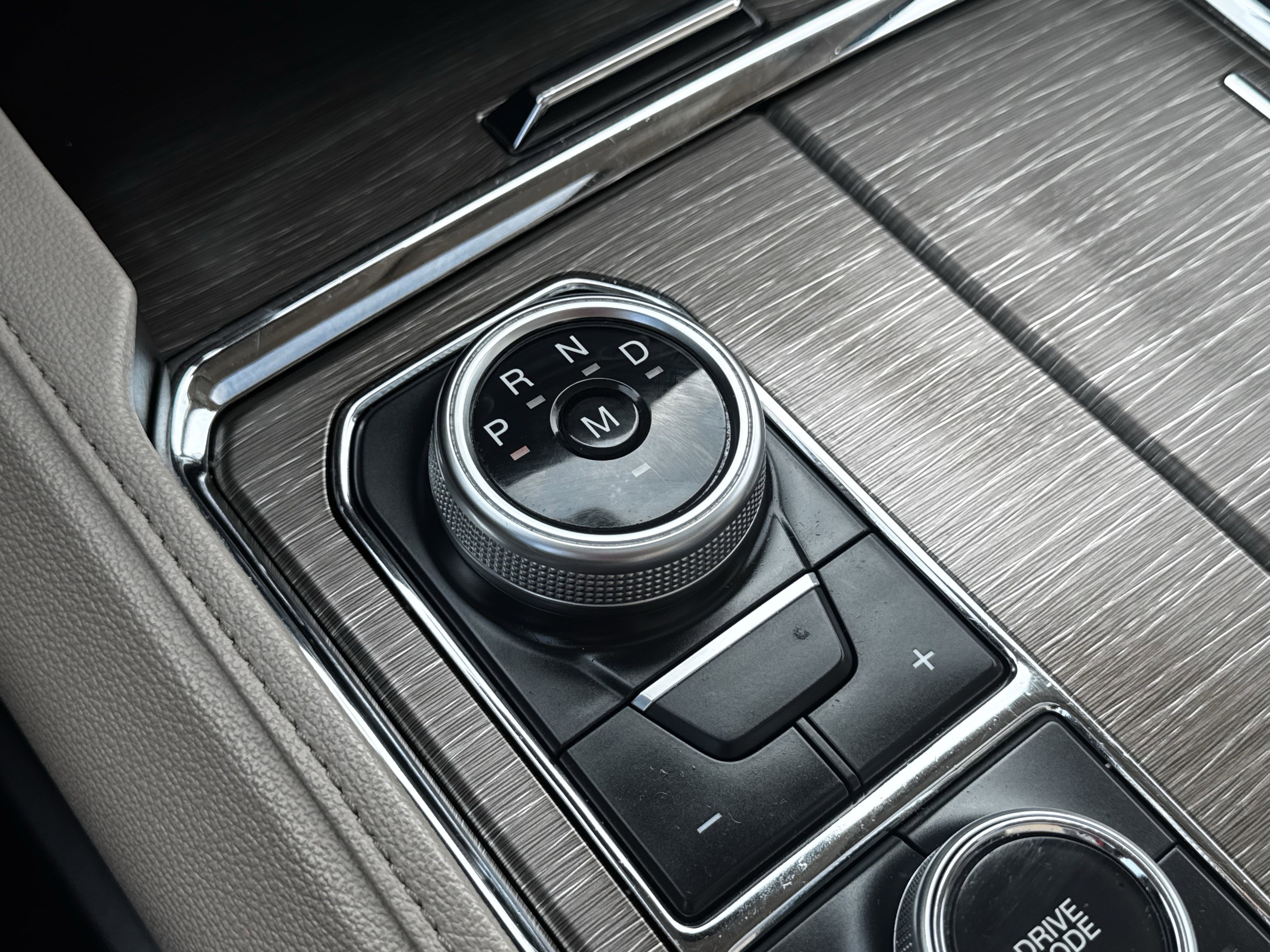 Used 2024 Ford Expedition Limited image 21